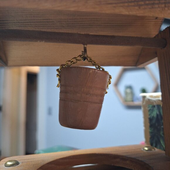 Mini Wooden Wishing Well Coaster Holder With Cork Coasters & Hanging Bucket - Picture 6 of 9